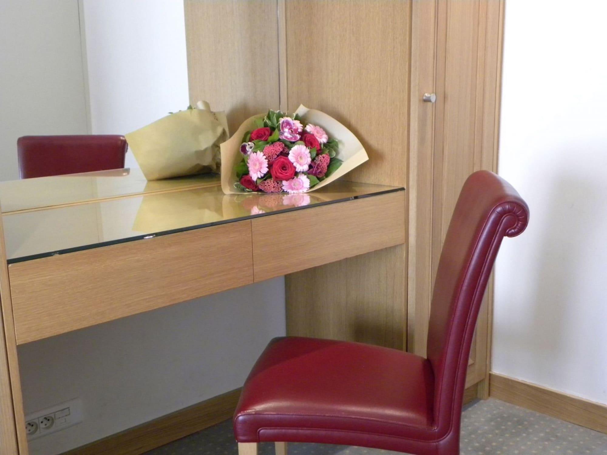 โฮเต็ล ดู วียุ มาเรส์ Hotel ปารีส ภายนอก รูปภาพ