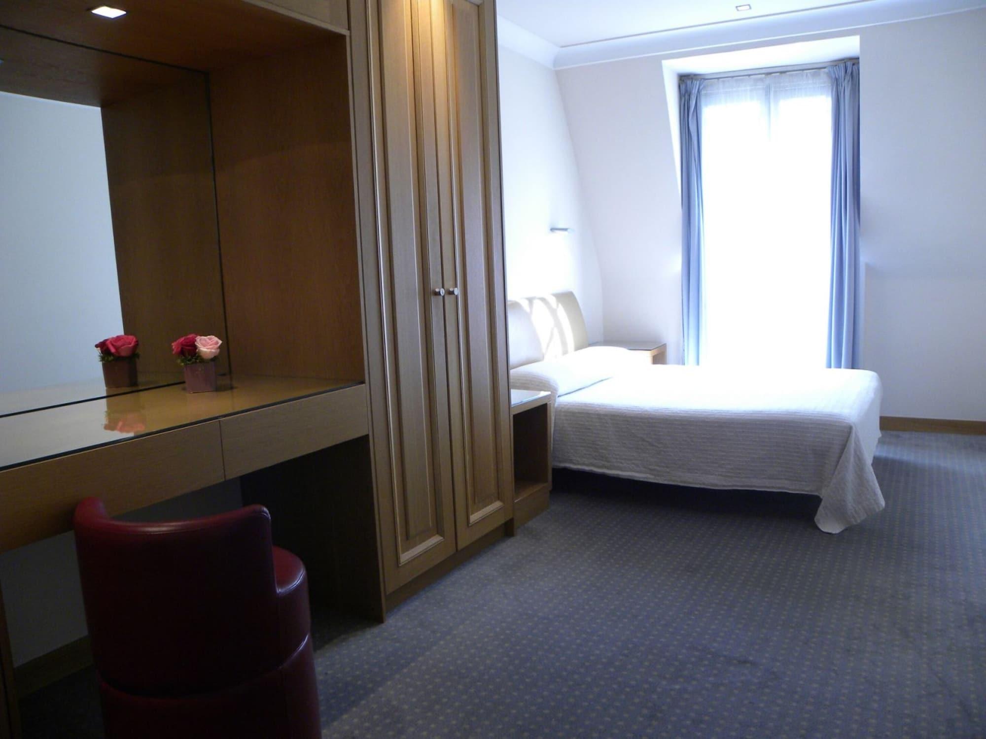 โฮเต็ล ดู วียุ มาเรส์ Hotel ปารีส ภายนอก รูปภาพ